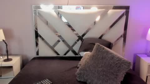 Snapshot of anahii_jones chatting on 01-08-25, 01:00 Anah Jones online show from 01-08-25, 01:00