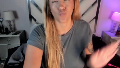 Snapshot of anahii_jones chatting on 02-12-25, 02:14 Anah Jones online show from 02-12-25, 02:14