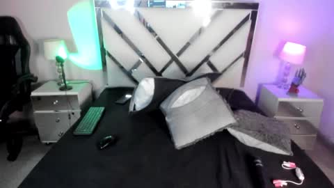 Snapshot of anahii_jones chatting on 02-13-25, 12:57 Anah Jones online show from 02-13-25, 12:57