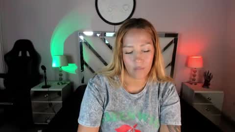 Snapshot of anahii_jones chatting on 03-05-25, 07:49 Anah Jones online show from 03-05-25, 07:49