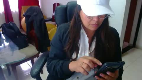 Snapshot of anaids_dam chatting on 12-18-24, 08:57 anaids online show from 12-18-24, 08:57