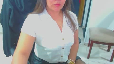 Snapshot of anaids_dam chatting on 12-19-24, 12:02 anaids online show from 12-19-24, 12:02