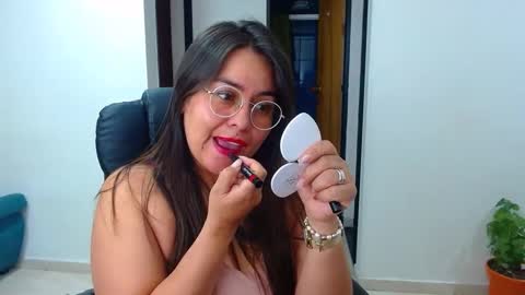 Snapshot of anaids_dam chatting on 01-11-25, 11:02 anaids online show from 01-11-25, 11:02