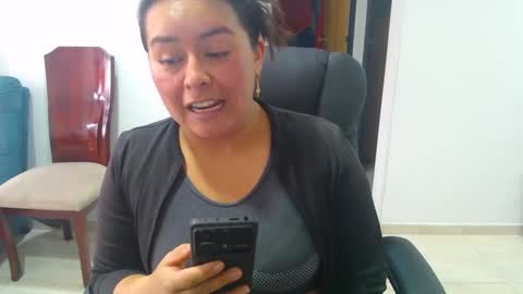 Snapshot of anaids_dam chatting on 09-17-25, 01:24 anaids online show from 09-17-25, 01:24