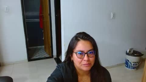 Snapshot of anaids_dam chatting on 11-25-25, 01:44 anaids online show from 11-25-25, 01:44