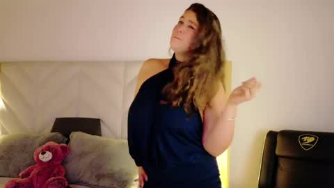 Snapshot of anaise_latif chatting on 05-27-26, 11:40 Anaise online show from 05-27-26, 11:40