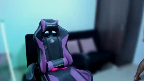      help me to get 100 thumps up  online show from 12-21-24, 11:34