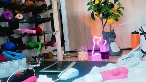       SING UP    JOIN FAN CLUB   FOLLOW     LIKE   online show from 12-12-24, 09:04