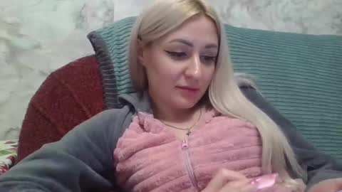 Snapshot of analqueen2024 chatting on 01-17-25, 01:56 analqueen2024 online show from 01-17-25, 01:56