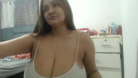 Snapshot of analy_hot chatting on 06-12-26, 02:54 analy_hot online show from 06-12-26, 02:54