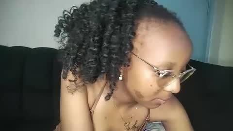 Snapshot of ananablossom chatting on 10-25-25, 06:13 Ananablossom online show from 10-25-25, 06:13