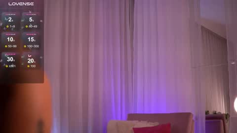 Snapshot of anarhodes chatting on 11-19-25, 10:32 Anna online show from 11-19-25, 10:32