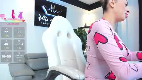 Snapshot of anaruiz1_ chatting on 11-03-25, 01:23 ana online show from 11-03-25, 01:23