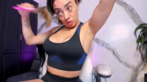 Snapshot of anaruiz1_ chatting on 11-12-25, 12:27 ana online show from 11-12-25, 12:27