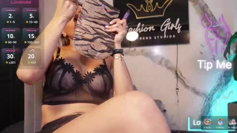 Snapshot of anaruiz1_ chatting on 11-25-25, 01:00 ana online show from 11-25-25, 01:00