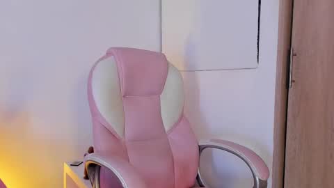 Snapshot of anastaciablake chatting on 11-21-25, 05:06 Anastacia online show from 11-21-25, 05:06