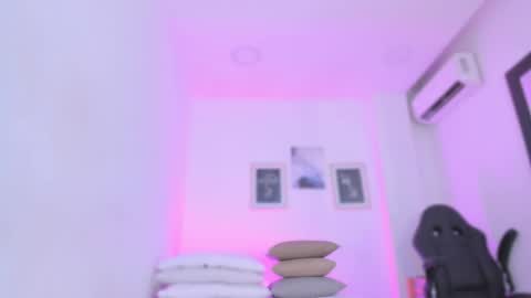 Snapshot of anastasia_lauren chatting on 10-17-25, 07:38 Ana online show from 10-17-25, 07:38