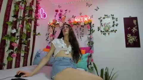 Snapshot of anasttaciia_21 chatting on 10-03-25, 05:04 Independent online show from 10-03-25, 05:04