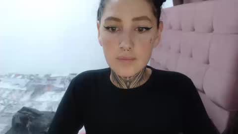 Snapshot of anasweet_69 chatting on 10-15-25, 08:09 ANA online show from 10-15-25, 08:09