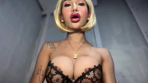 Snapshot of anawalters chatting on 12-18-25, 04:07 anawalters online show from 12-18-25, 04:07