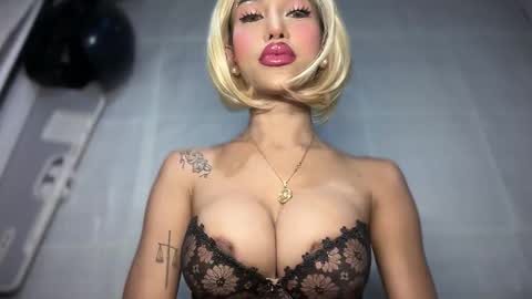 Snapshot of anawalters chatting on 12-20-25, 12:51 anawalters online show from 12-20-25, 12:51