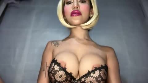 Snapshot of anawalters chatting on 01-12-26, 04:12 anawalters online show from 01-12-26, 04:12