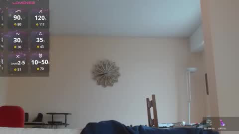 Snapshot of anax69 chatting on 11-11-25, 12:27 mario online show from 11-11-25, 12:27