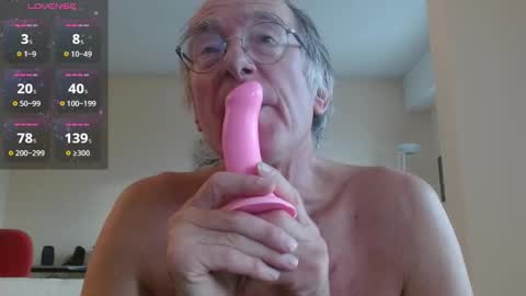 Snapshot of anax69 chatting on 11-21-25, 02:38 mario online show from 11-21-25, 02:38