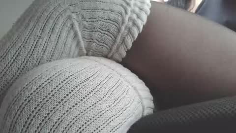 Snapshot of anddrea_ chatting on 11-16-25, 12:11 online show from 11-16-25, 12:11