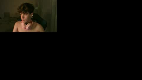 Snapshot of andertwink chatting on 12-15-25, 01:21 andertwink online show from 12-15-25, 01:21