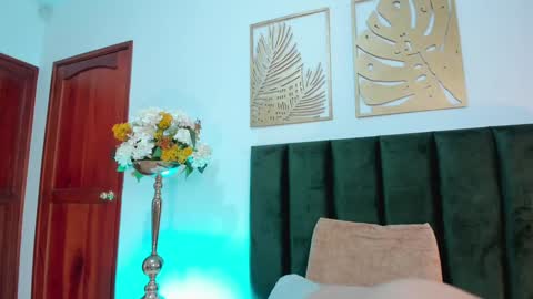 Snapshot of andracyruss chatting on 01-27-25, 02:35 Andra Cyrus online show from 01-27-25, 02:35