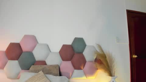 Snapshot of andracyruss chatting on 10-05-25, 02:04 Andra Cyrus online show from 10-05-25, 02:04