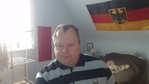 Snapshot of andre124231 chatting on 10-10-25, 11:09 Andre online show from 10-10-25, 11:09