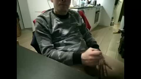 Snapshot of andre7760 chatting on 10-10-25, 08:08 my skyp ericson1976 online show from 10-10-25, 08:08