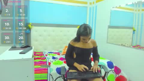 Snapshot of andrea_castt chatting on 11-28-25, 07:16 Andrea Castt online show from 11-28-25, 07:16