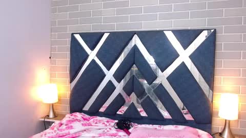 Snapshot of andrea_gill_ chatting on 01-04-25, 01:10 Andres Gil online show from 01-04-25, 01:10