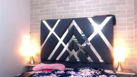 Snapshot of andrea_gill_ chatting on 02-02-25, 12:02 Andres Gil online show from 02-02-25, 12:02