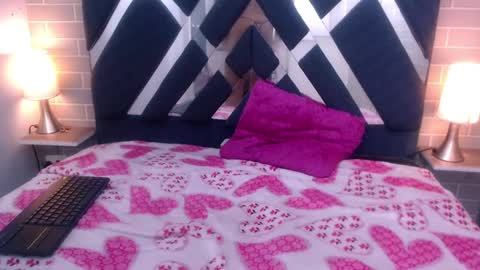 Snapshot of andrea_gill_ chatting on 02-15-25, 06:55 Andres Gil online show from 02-15-25, 06:55