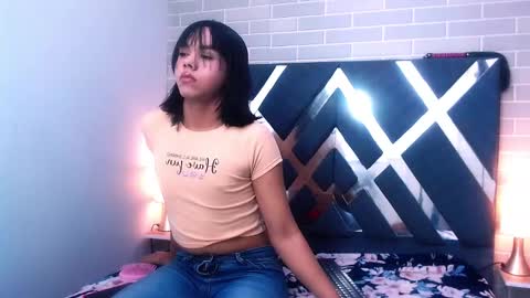 Snapshot of andrea_gill_ chatting on 02-24-25, 11:32 Andres Gil online show from 02-24-25, 11:32