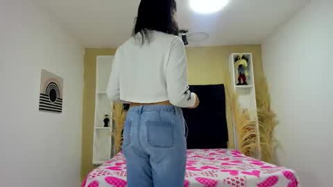 Snapshot of andrea_gill_ chatting on 09-30-25, 11:48 Andres Gil online show from 09-30-25, 11:48