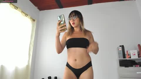 Snapshot of andrea_hillss2 chatting on 01-06-25, 03:51 ANDREA online show from 01-06-25, 03:51