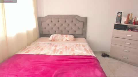 Snapshot of andrea_hillss2 chatting on 02-10-25, 04:58 ANDREA online show from 02-10-25, 04:58