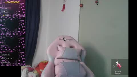 Snapshot of andrea_saenz_ chatting on 12-07-24, 11:18 online show from 12-07-24, 11:18