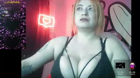Snapshot of andrea_saenz_ chatting on 01-10-25, 02:46 online show from 01-10-25, 02:46