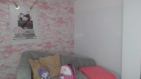 Snapshot of andrea_torres_t chatting on 11-11-25, 01:22 Andrea online show from 11-11-25, 01:22