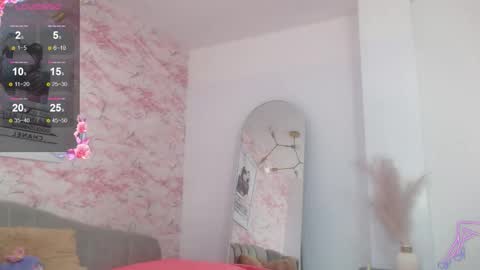 Snapshot of andrea_torres_t chatting on 11-25-25, 01:00 Andrea online show from 11-25-25, 01:00