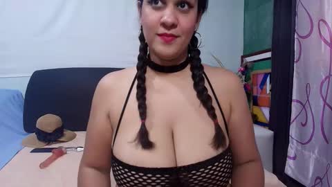 Snapshot of andreabigboobs23 chatting on 09-28-25, 07:41 Andrea online show from 09-28-25, 07:41