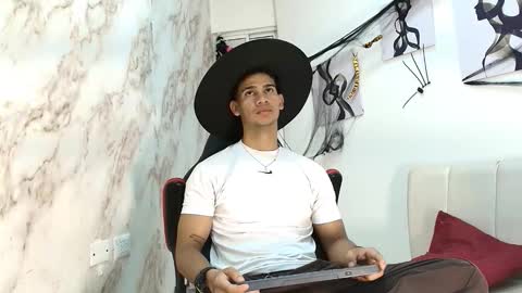 andres_stud online show from 10-20-25, 04:46