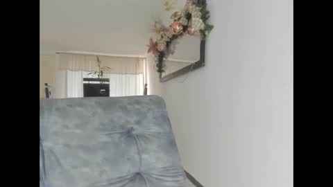 Isa  --------- online show from 01-02-25, 10:33