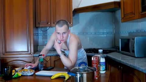 Snapshot of andress_rou chatting on 12-17-24, 10:43 andress_rou online show from 12-17-24, 10:43